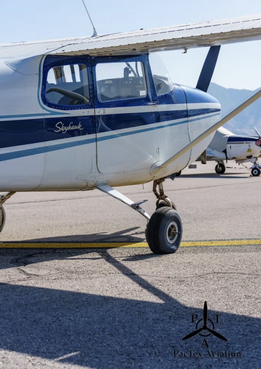 Cessna 172B image 4